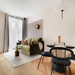 Whole House Near The Eiffel Tower