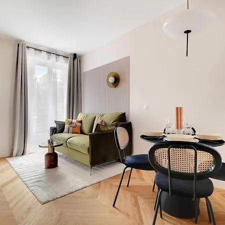 Whole House Near The Eiffel Tower